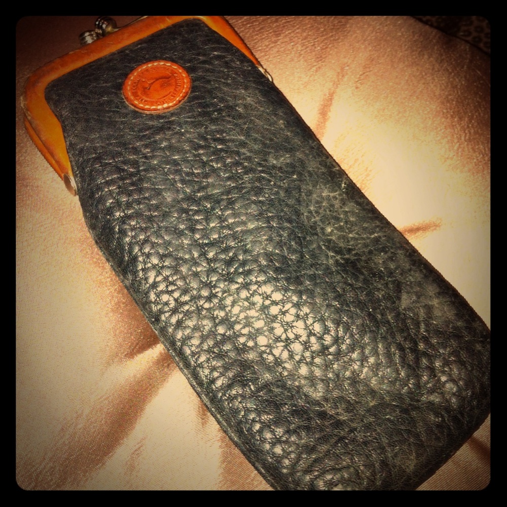 🌟🌟🌟PRICED TO SELL🌟🌟🌟Vintage 😎/mu/cig holder Sun glasses not included.